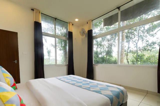 Letstay Vythiri Hill Palace Zimmer foto