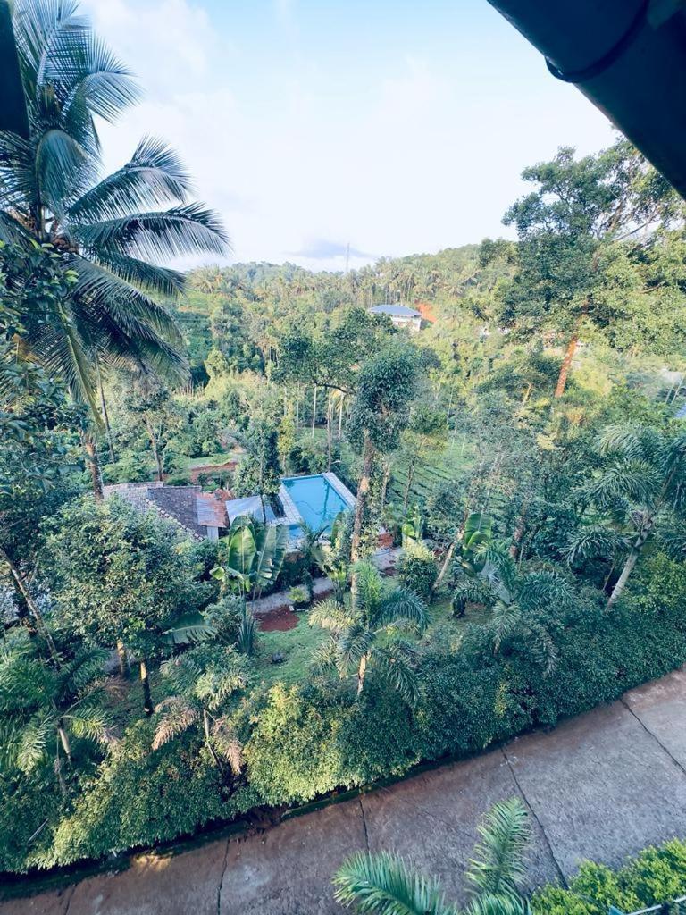 Letstay Vythiri Hill Palace Exterior foto